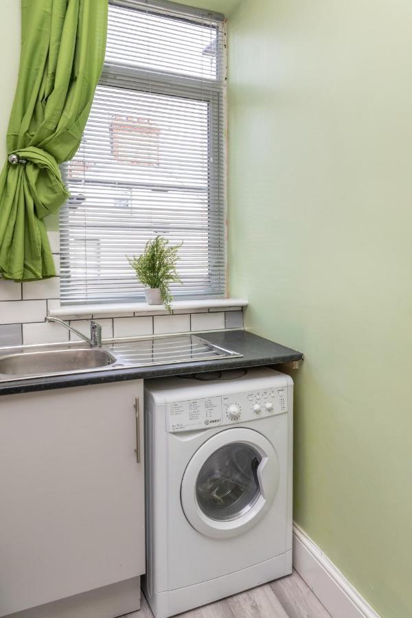 Stockton Town Centre Studio Apartments Free Parking And Wi-Fi Exterior photo