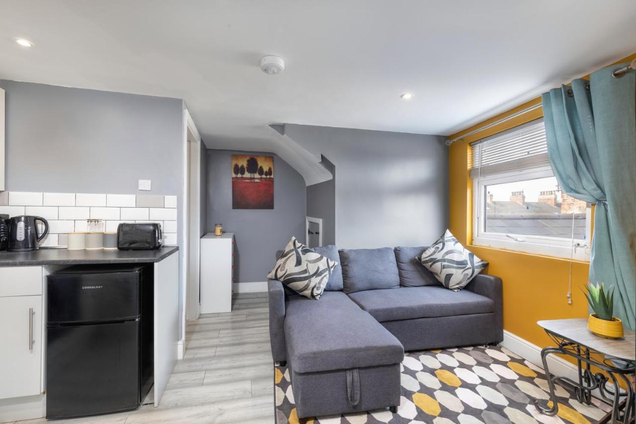 Stockton Town Centre Studio Apartments Free Parking And Wi-Fi Exterior photo